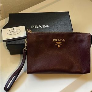 Prada saffiano leather clutch with wristlet